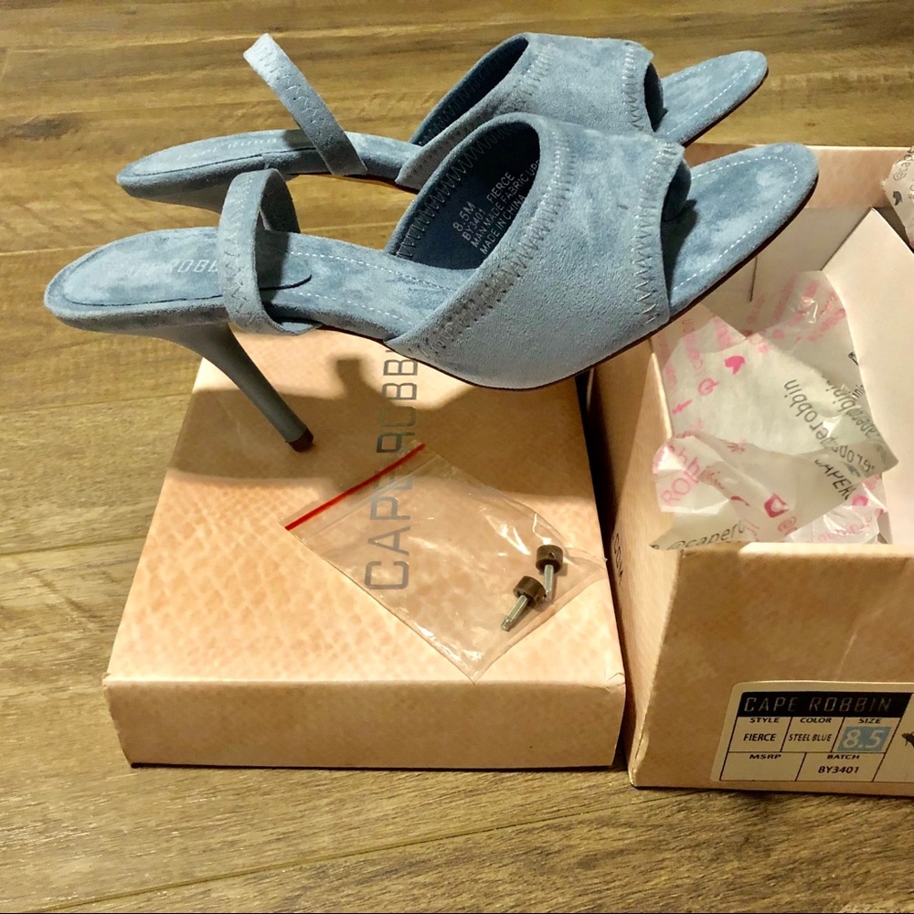 NWT baby blue suede genuine leather slingback kitty heels toe thong 3 1/4” heels